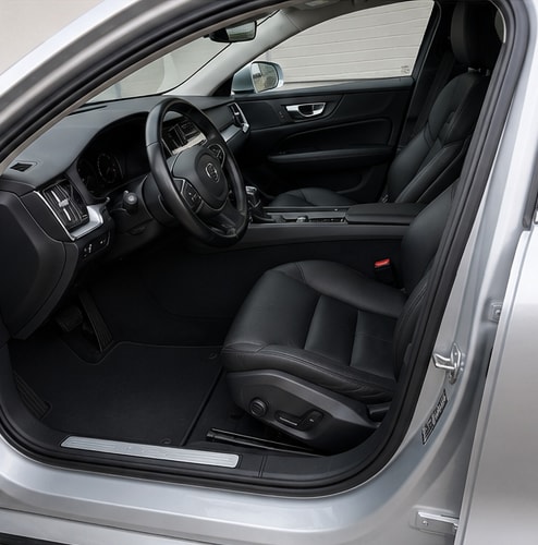 VOLVO 2.0 D4 Momentum AWD-image-5