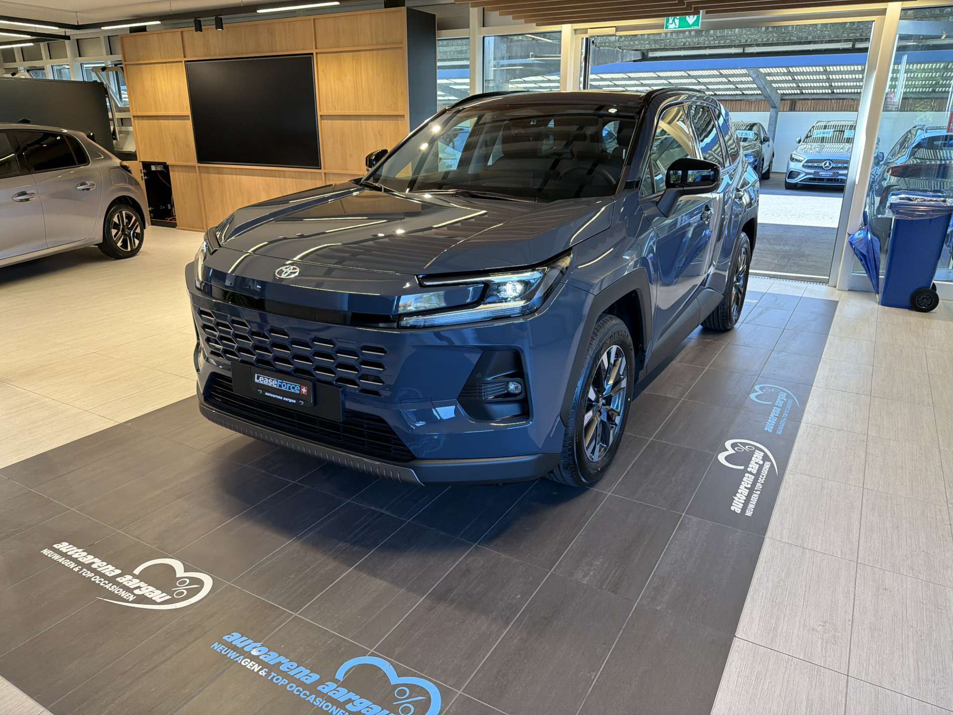 TOYOTA RAV-4 2.5 HSD Trend e-CVT AWD NEUES MODELL Automat-image-0