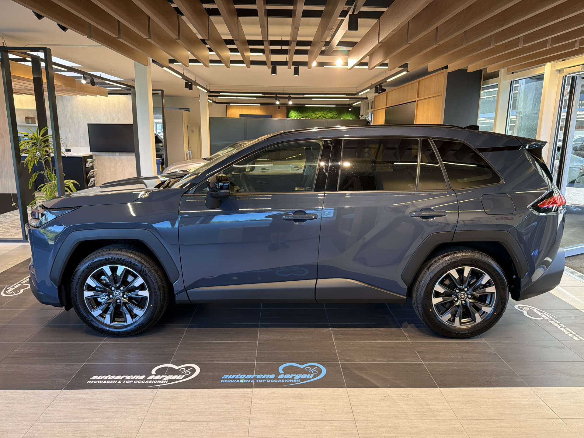 TOYOTA RAV-4 2.5 HSD Trend e-CVT AWD NEUES MODELL Automat-image-11