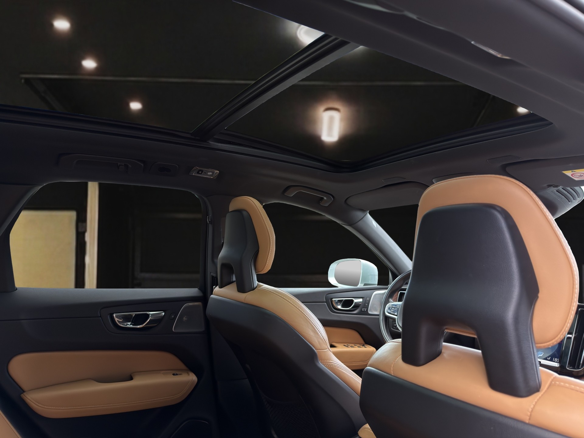 VOLVO XC60 2.0 D5 Inscription AWD-image-12