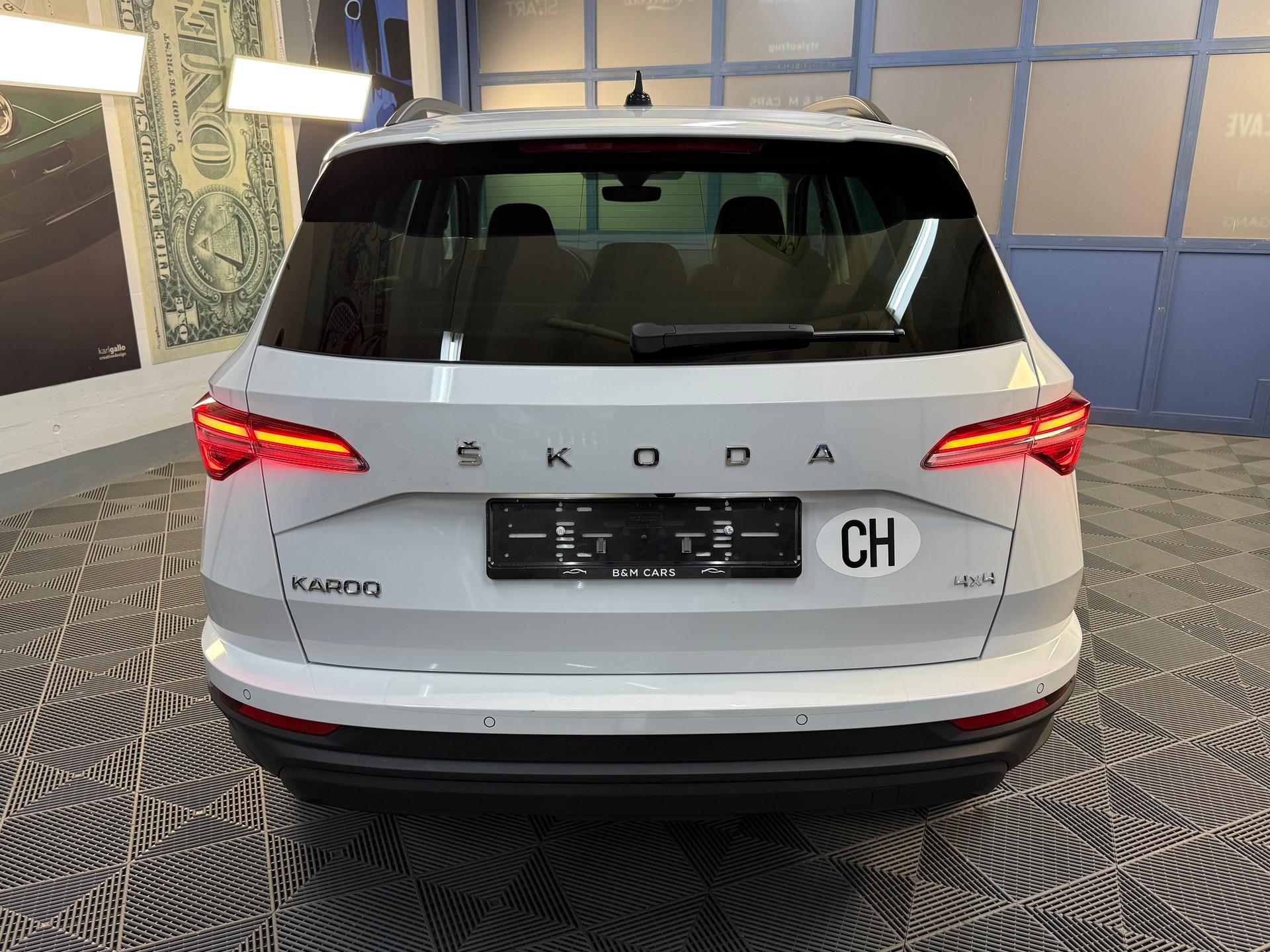 SKODA Karoq 2.0 TDI CR Style 4x4 DSG *CH* *Werksgarantie*-image-3