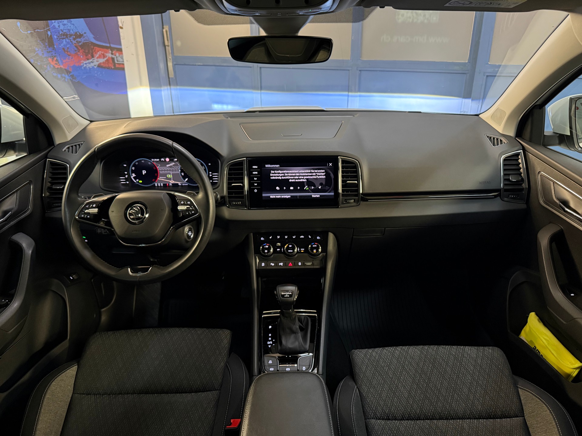SKODA Karoq 2.0 TDI CR Style 4x4 DSG *CH* *Werksgarantie*-image-8