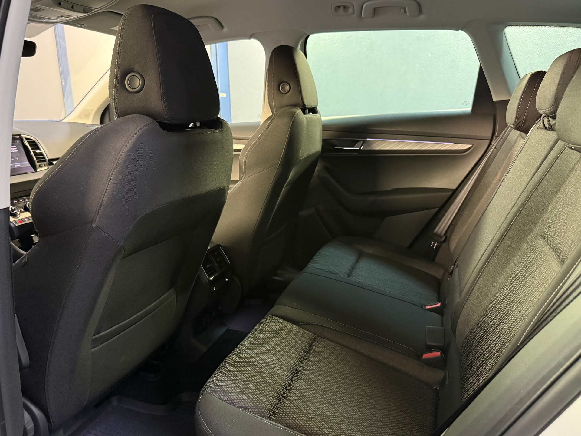 SKODA Karoq 2.0 TDI CR Style 4x4 DSG *CH* *Werksgarantie*-image-9