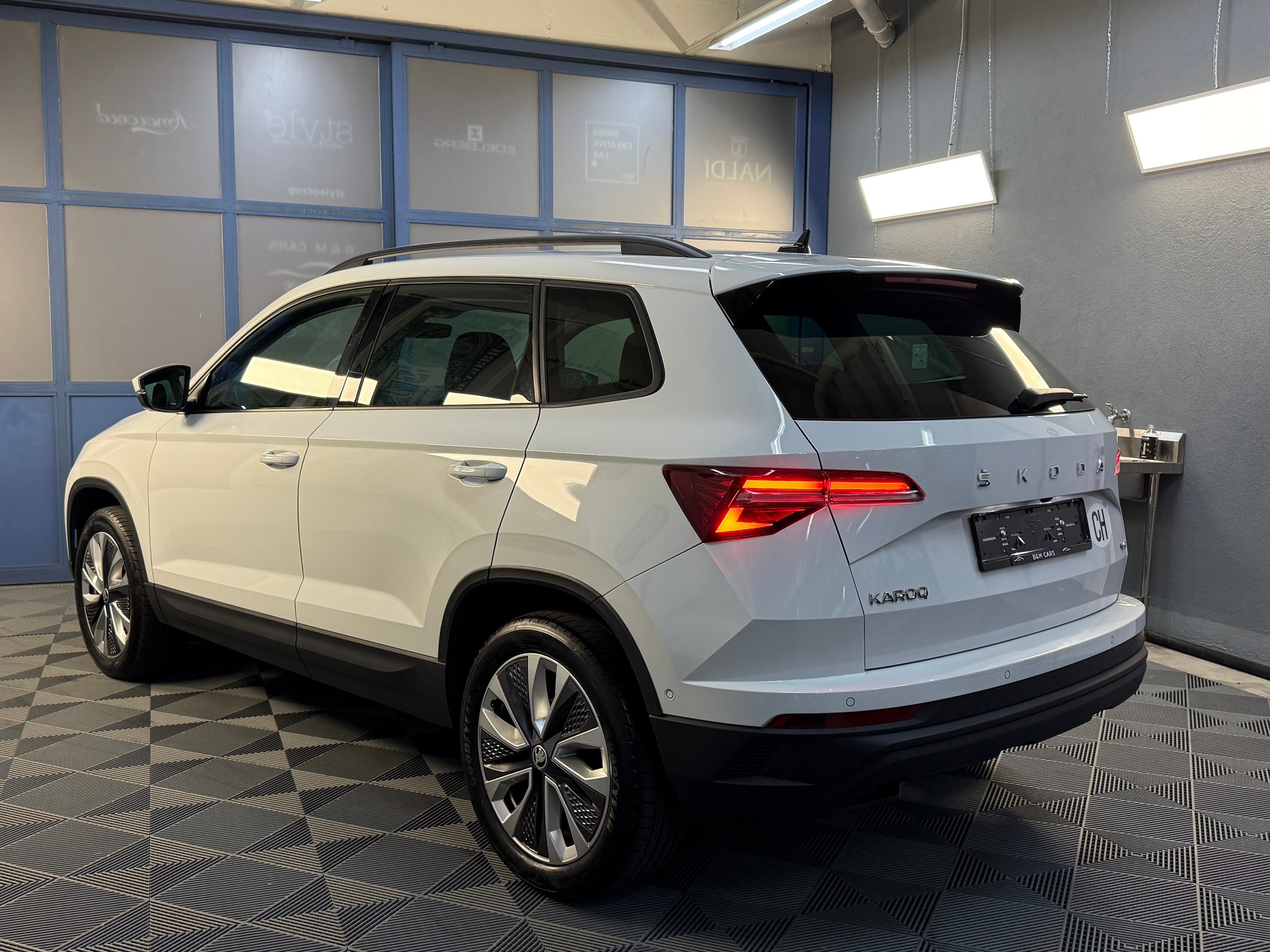SKODA Karoq 2.0 TDI CR Style 4x4 DSG *CH* *Werksgarantie*-image-2