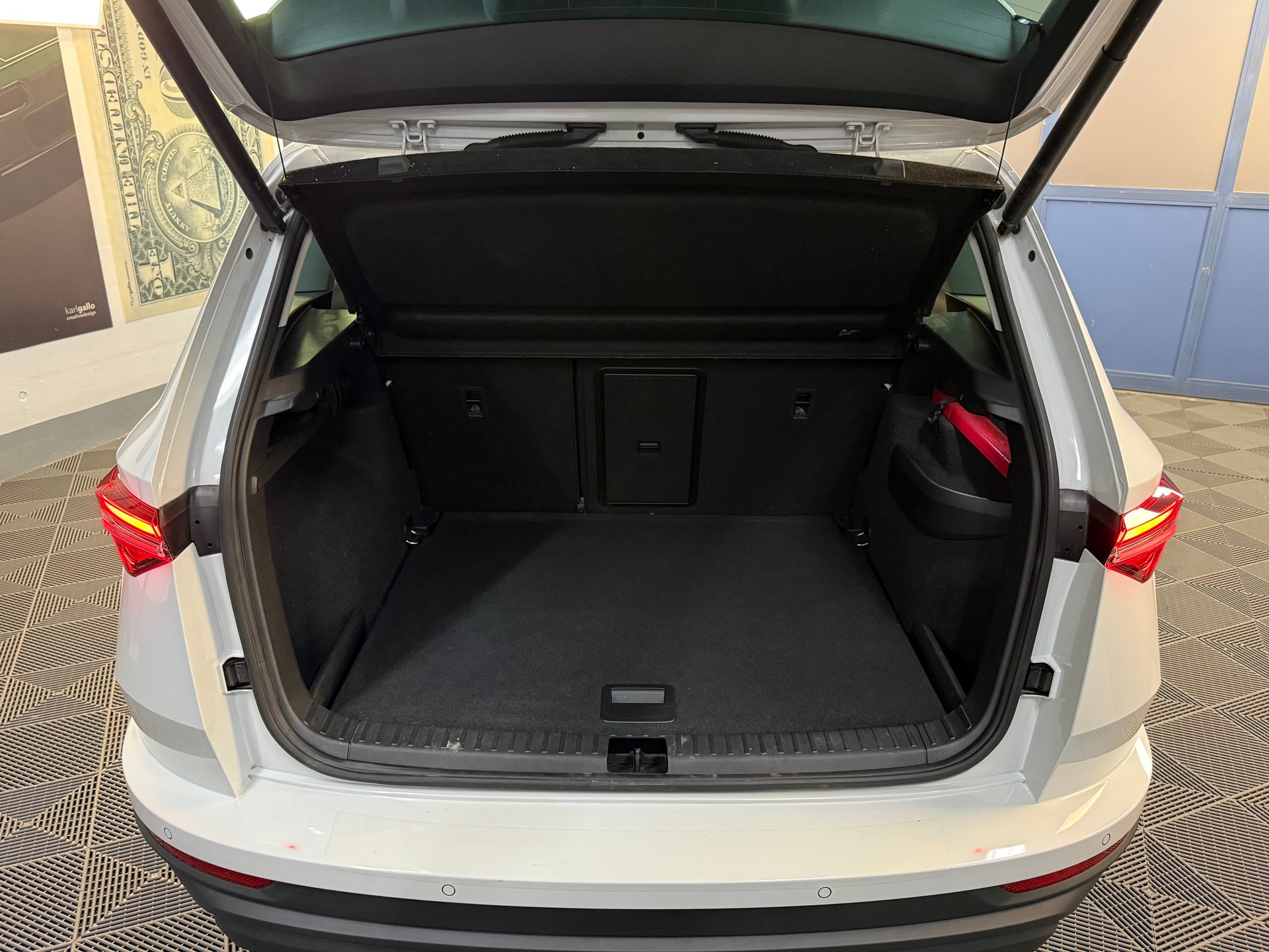 SKODA Karoq 2.0 TDI CR Style 4x4 DSG *CH* *Werksgarantie*-image-4