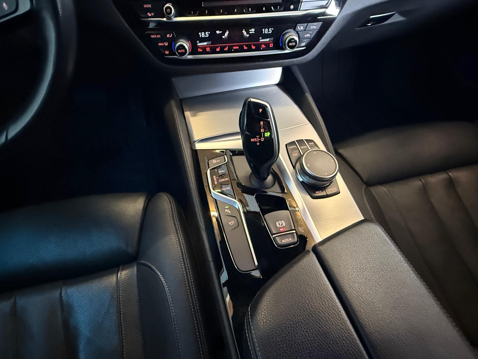 BMW 530d xDrive Touring Luxury Line Steptronic-image-23