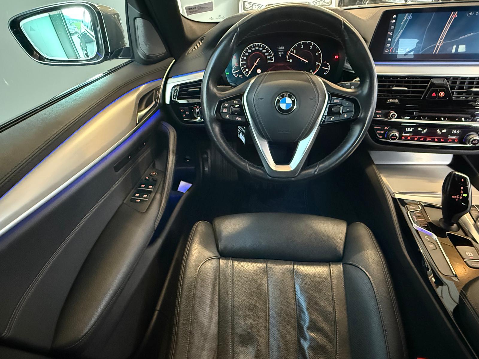 BMW 530d xDrive Touring Luxury Line Steptronic-image-15
