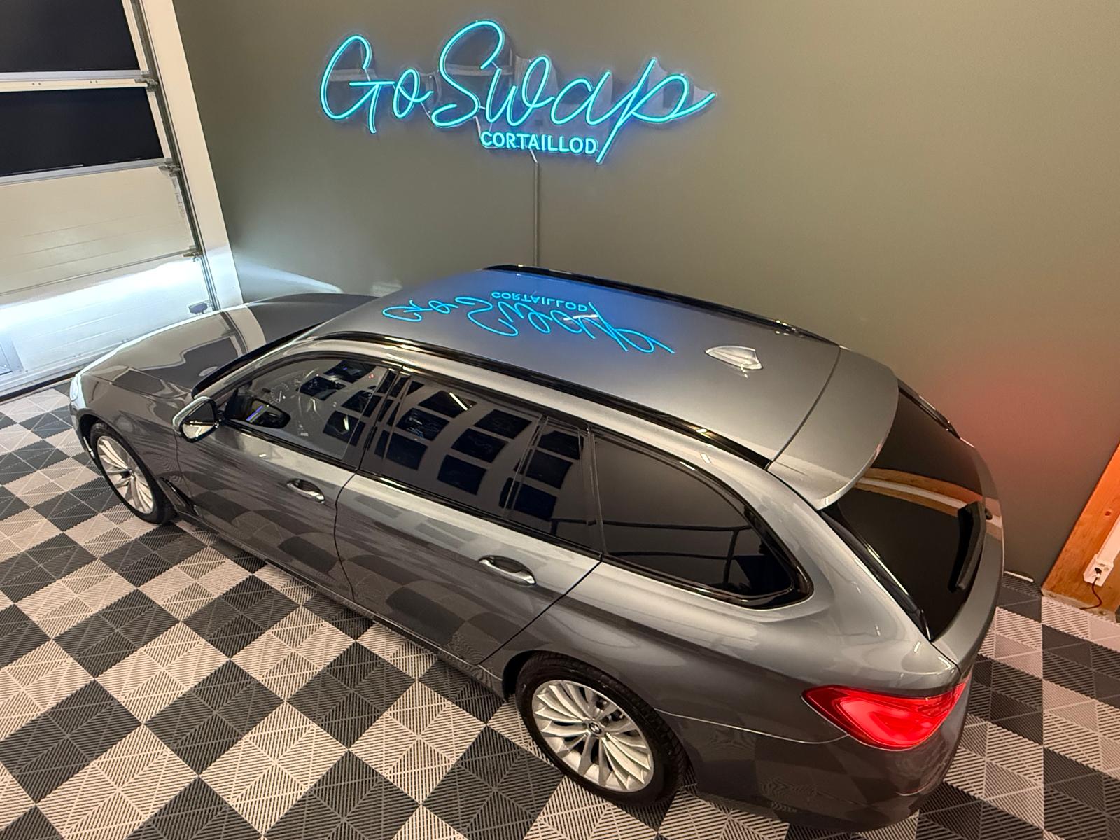 BMW 530d xDrive Touring Luxury Line Steptronic-image-2