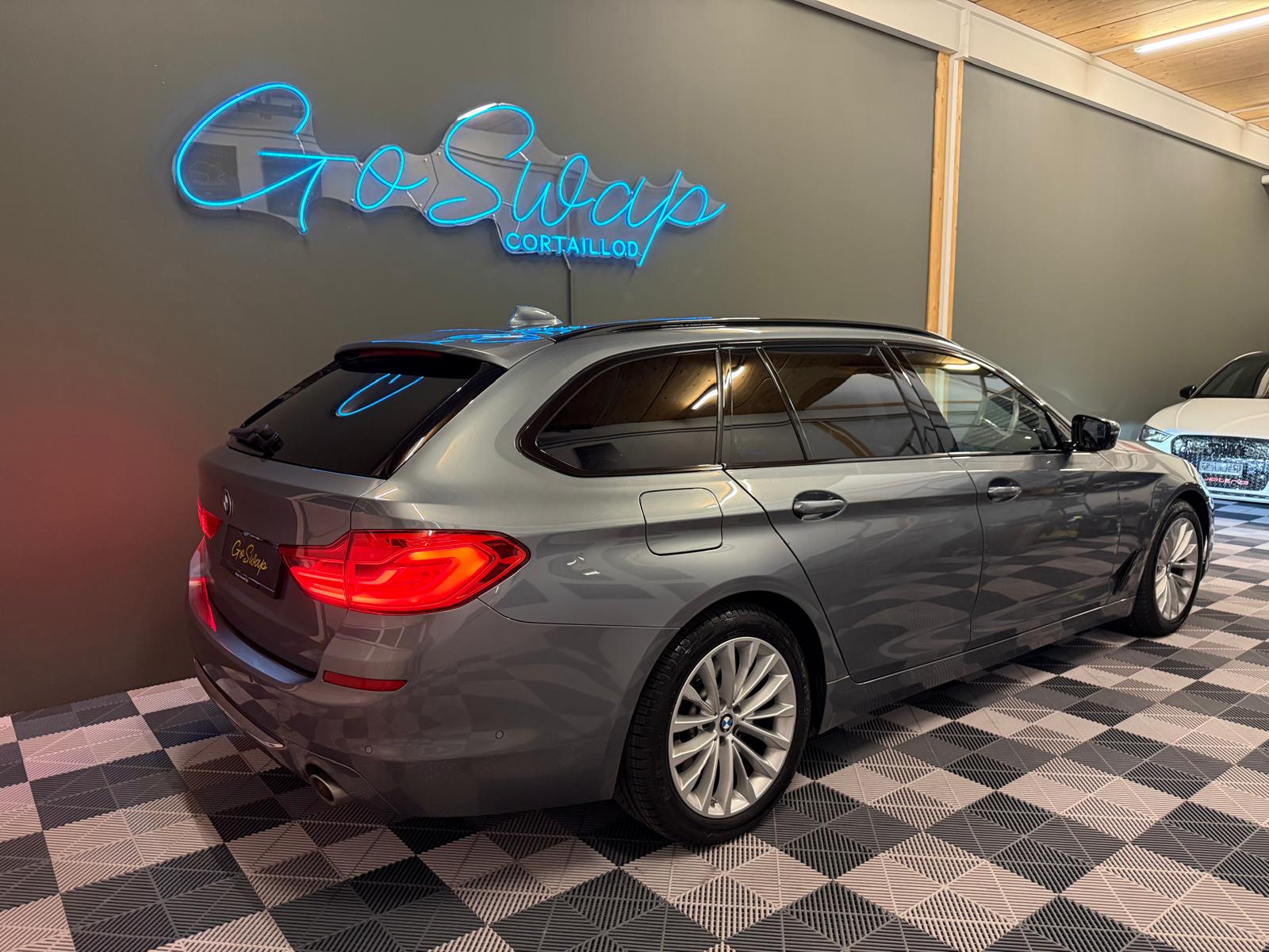BMW 530d xDrive Touring Luxury Line Steptronic-image-5