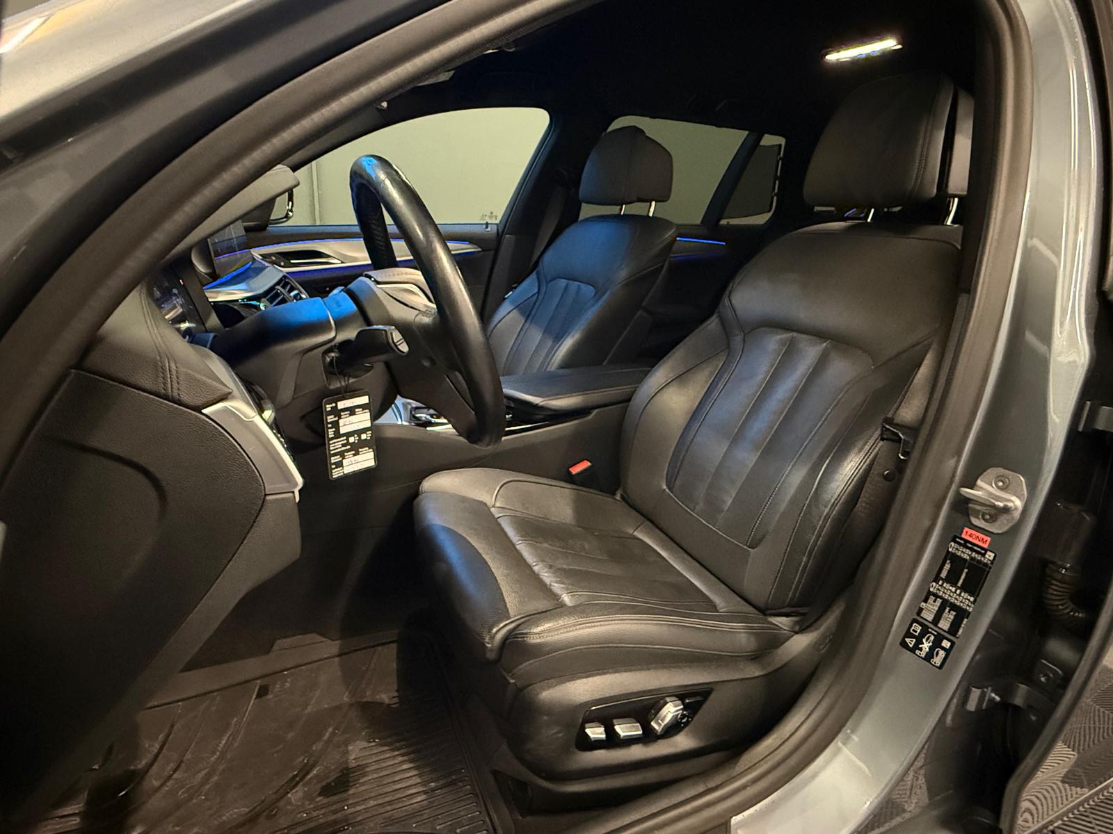 BMW 530d xDrive Touring Luxury Line Steptronic-image-9