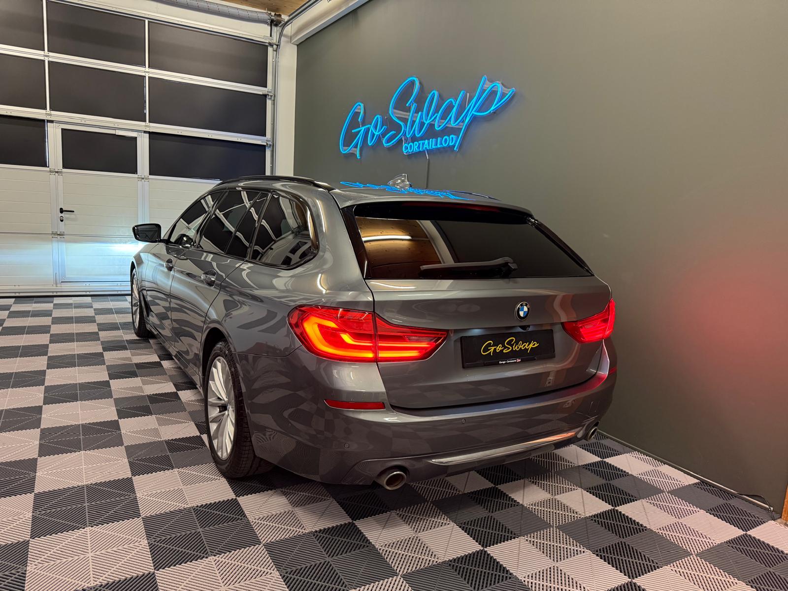 BMW 530d xDrive Touring Luxury Line Steptronic-image-3