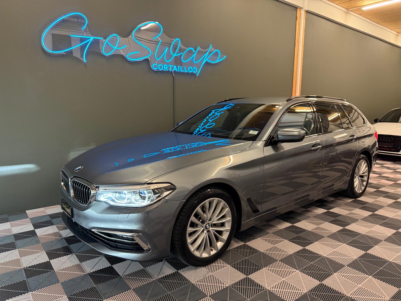 BMW 530d xDrive Touring Luxury Line Steptronic-image-0