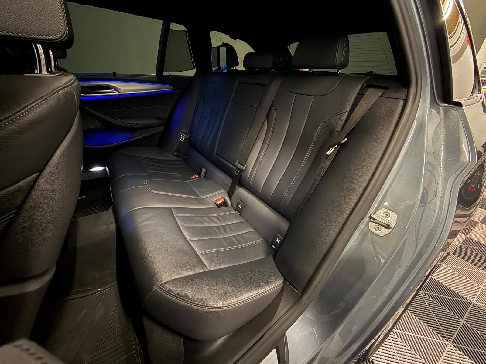 BMW 530d xDrive Touring Luxury Line Steptronic-image-12