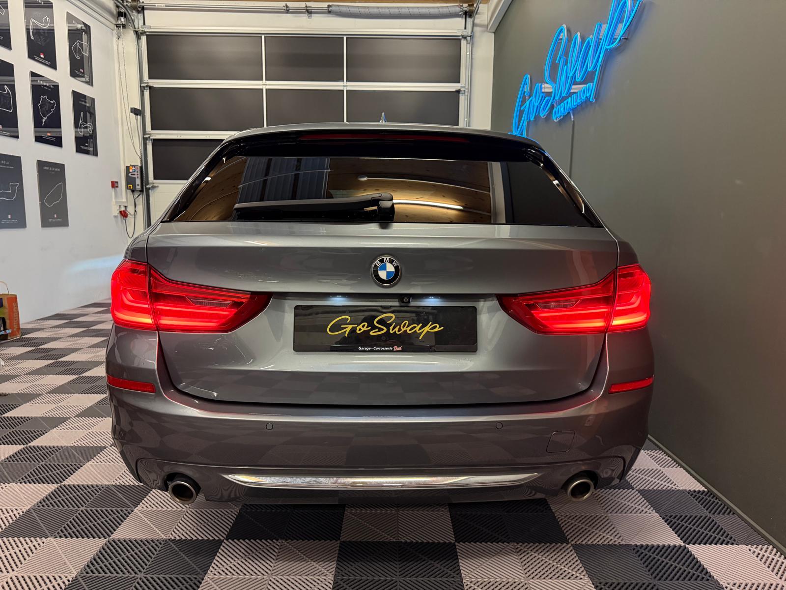 BMW 530d xDrive Touring Luxury Line Steptronic-image-4