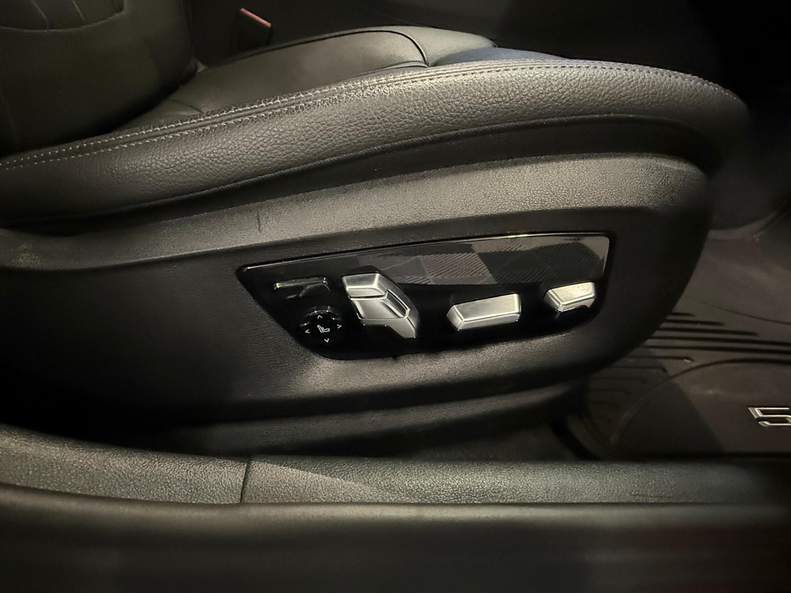 BMW 530d xDrive Touring Luxury Line Steptronic-image-25