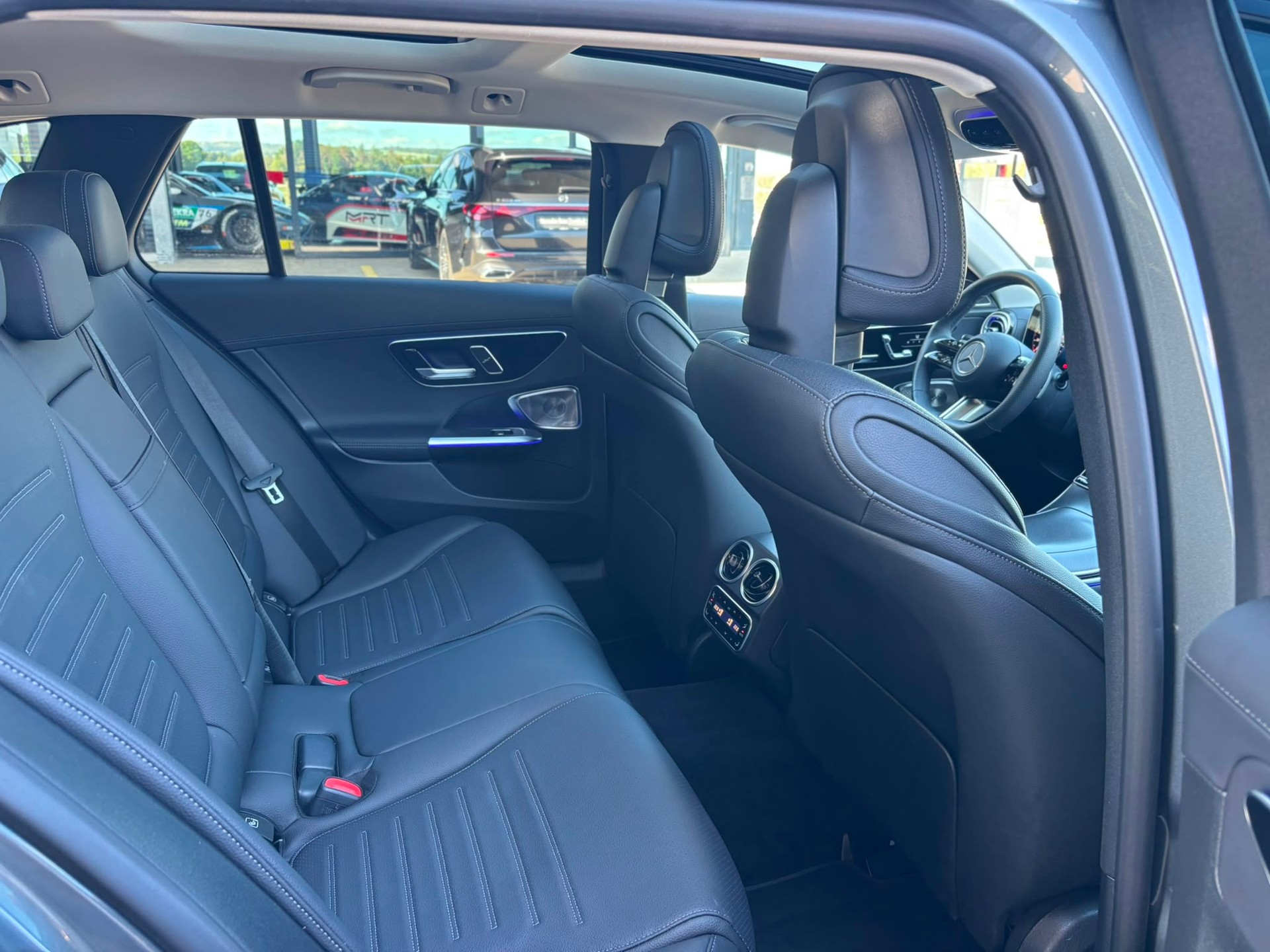 MERCEDES-BENZ C 200 AMG-Line 4Matic Kombi-image-9