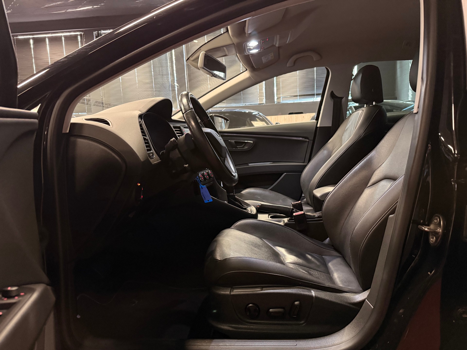 SEAT Leon ST 2.0 TDI X-Perience 4x4 DSG / ** Frisch ab MFK & Service / Anhängerkupplung **-image-10