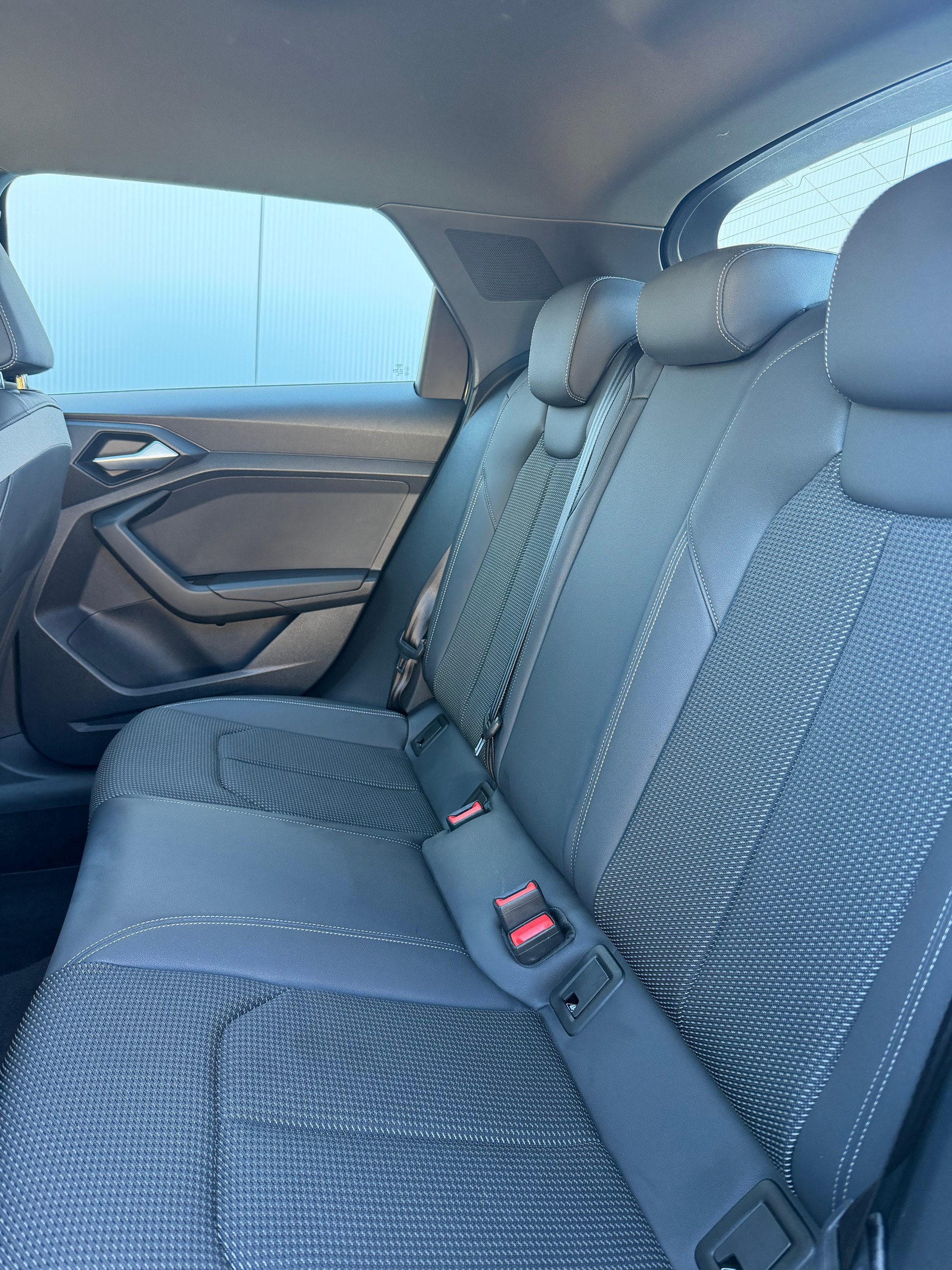 AUDI A1 Sportback 30 TFSI Attraction " SLine "-image-5