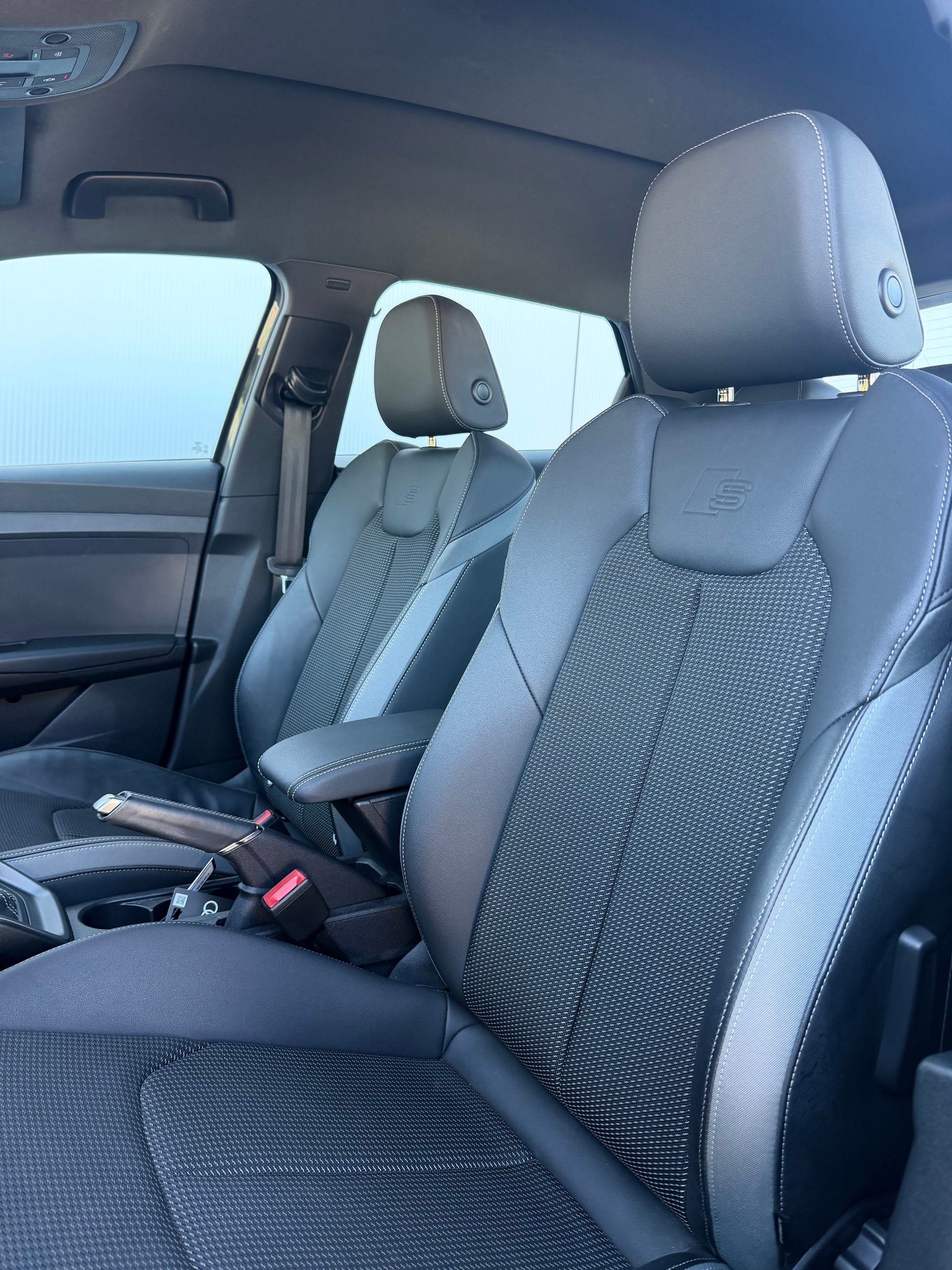AUDI A1 Sportback 30 TFSI Attraction " SLine "-image-4