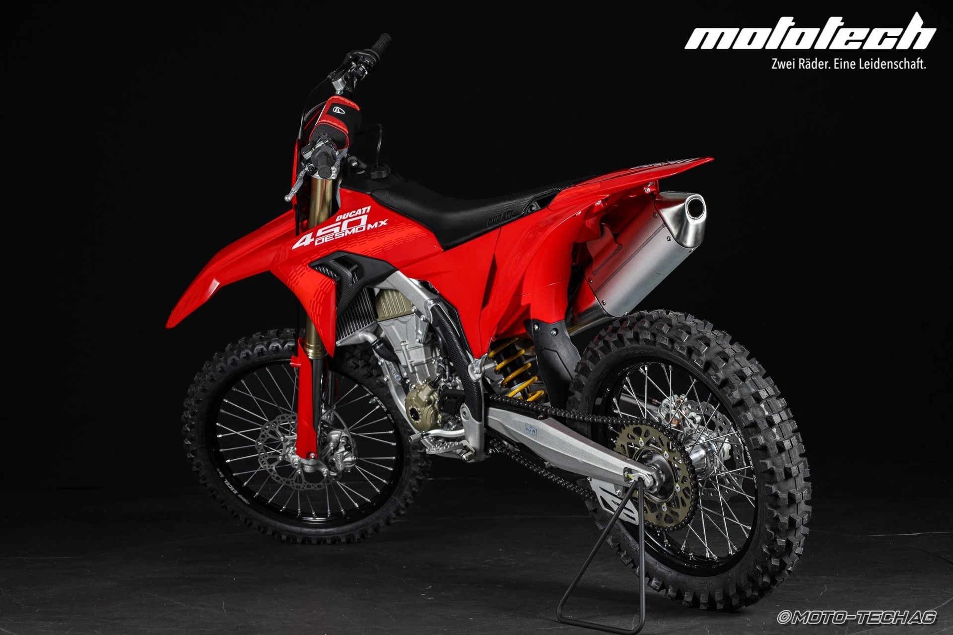 DUCATI Desmo 450 MX-showroom-element-3