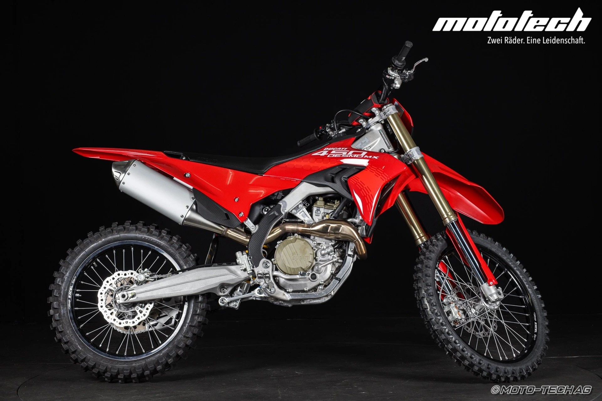 DUCATI Desmo 450 MX-showroom-element-1
