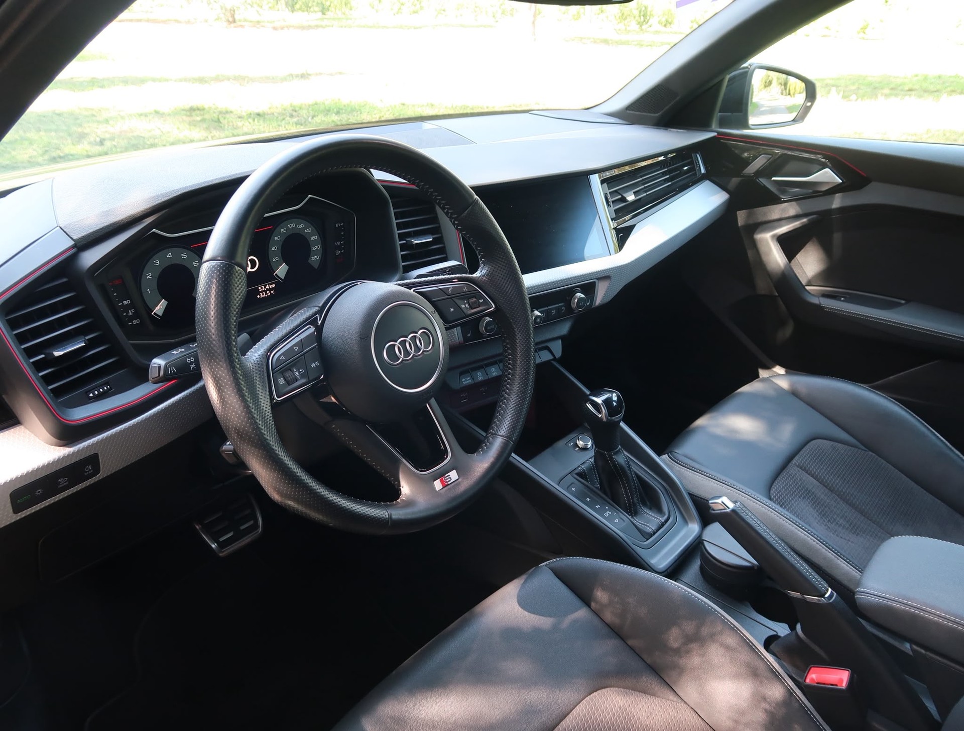 AUDI Sportback 30 TFSI S-Line S-tronic-image-11