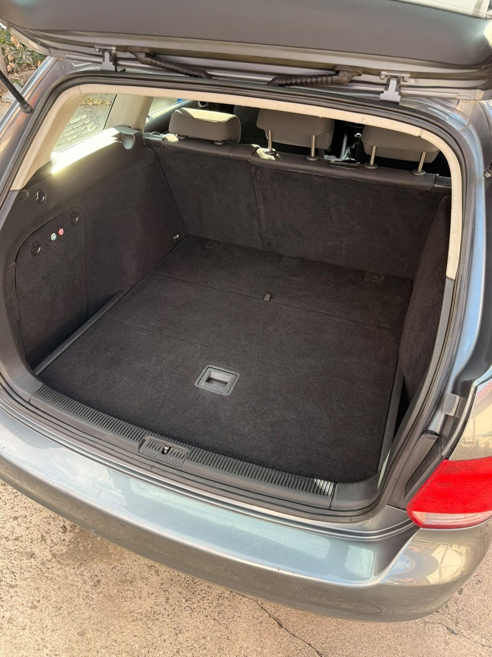 VW 1.9 TDI DPF BlueM Trendline-image-5