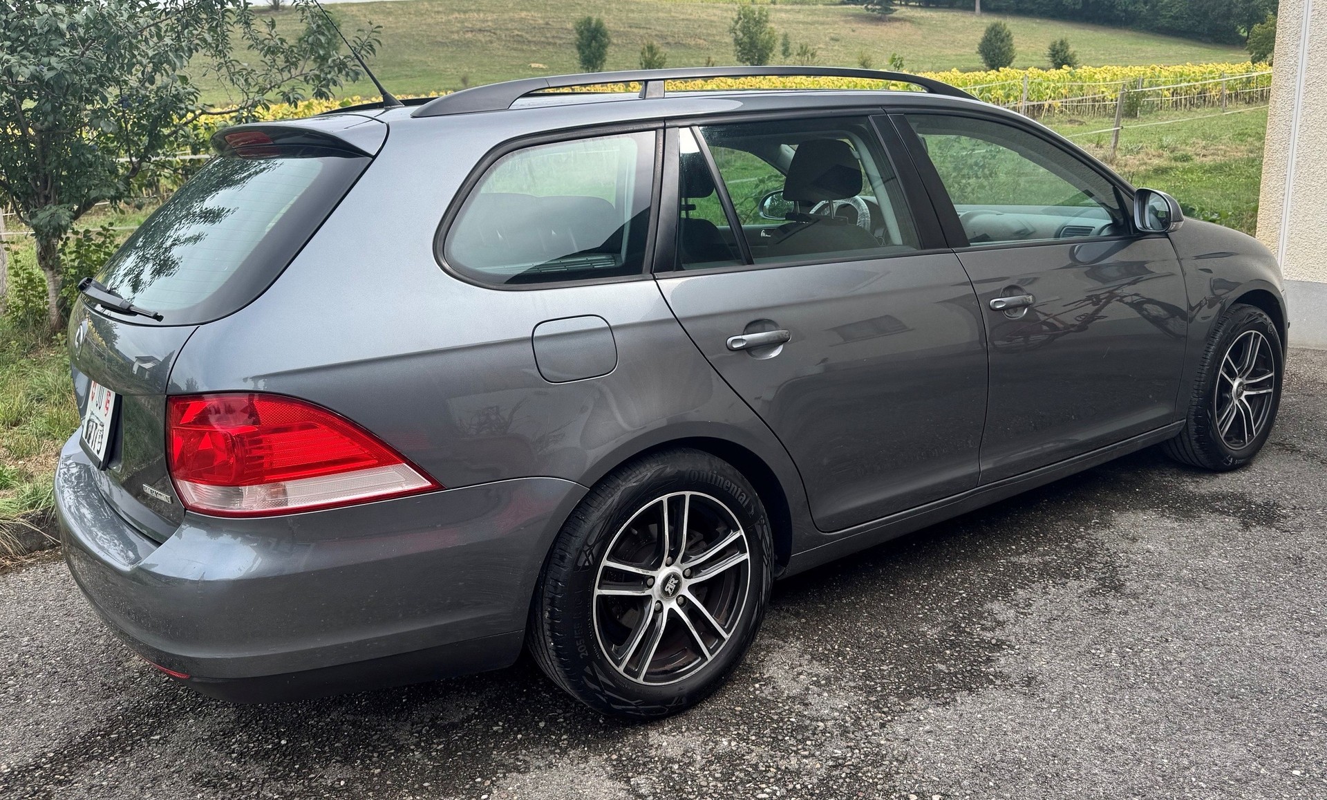 VW 1.9 TDI DPF BlueM Trendline-image-1