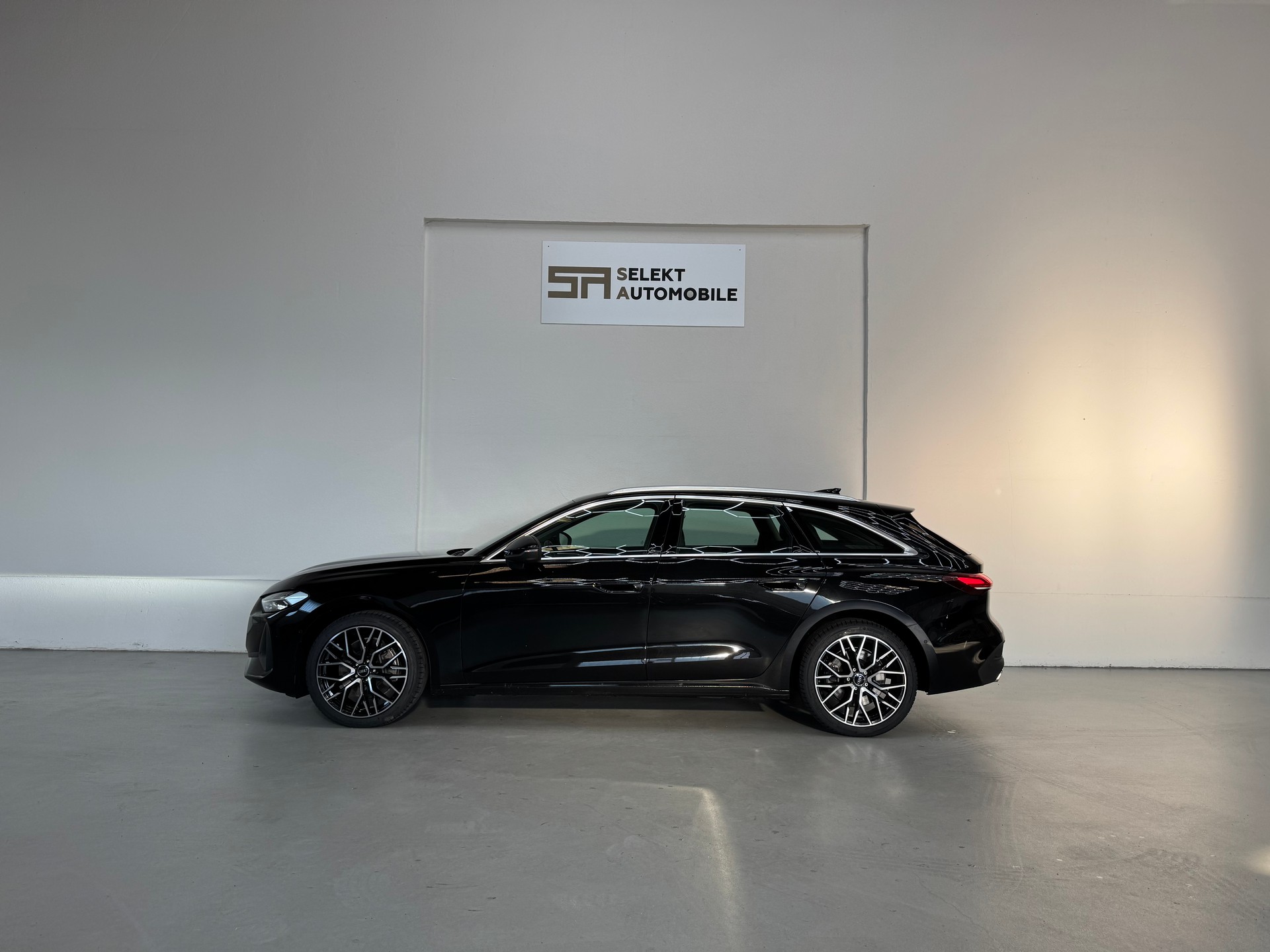 AUDI A5 Avant TDI quattro 150 kW S tronic-image-3