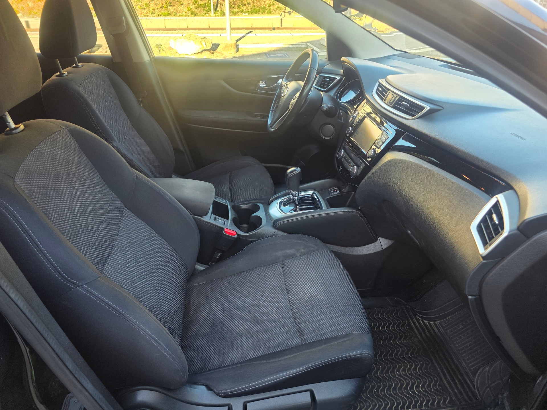 NISSAN Qashqai 1.6 dCi tekna Xtronic CVT-image-3