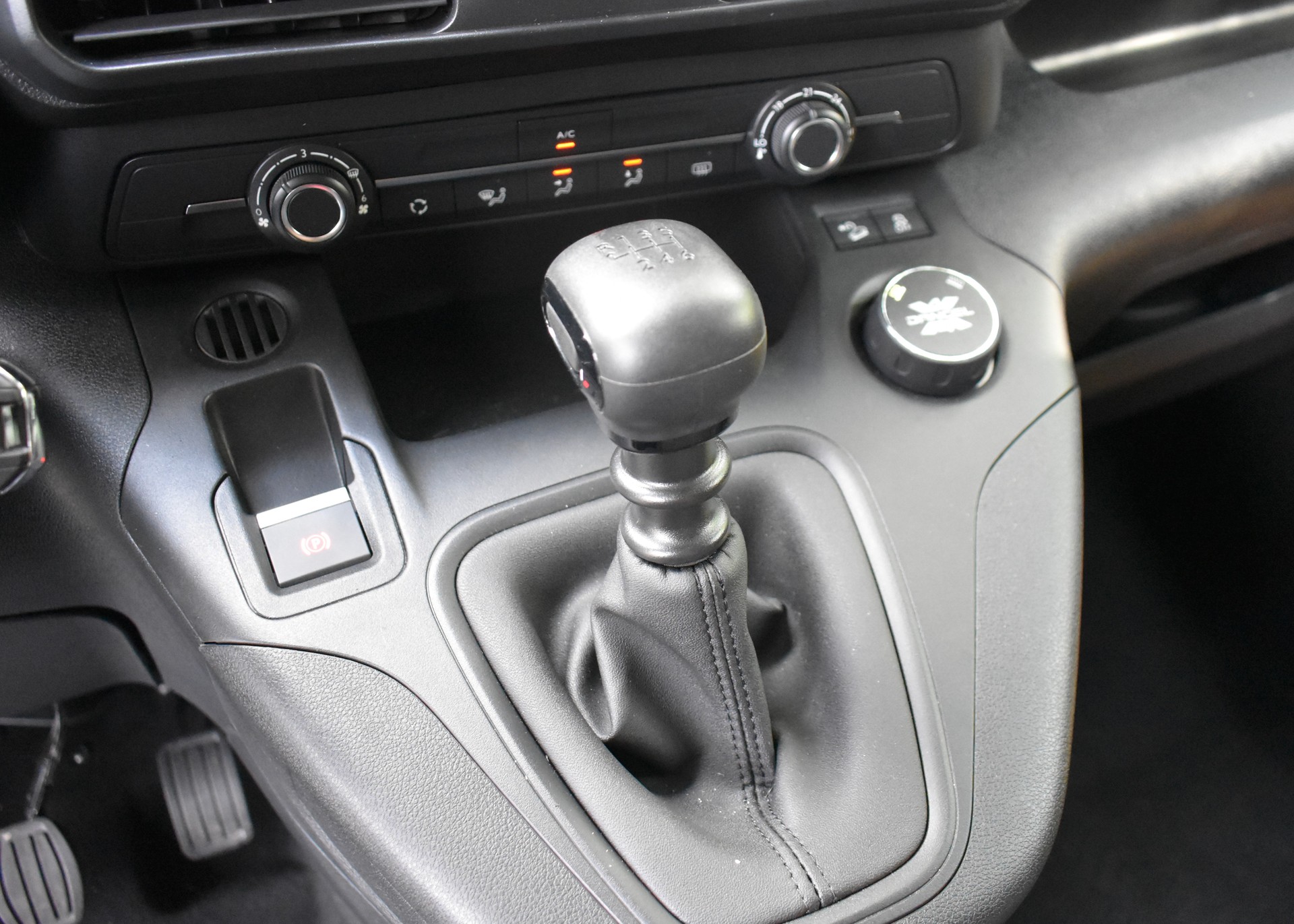 OPEL Combo Cargo 1.5 XL Enjoy s/s 4x4-image-12