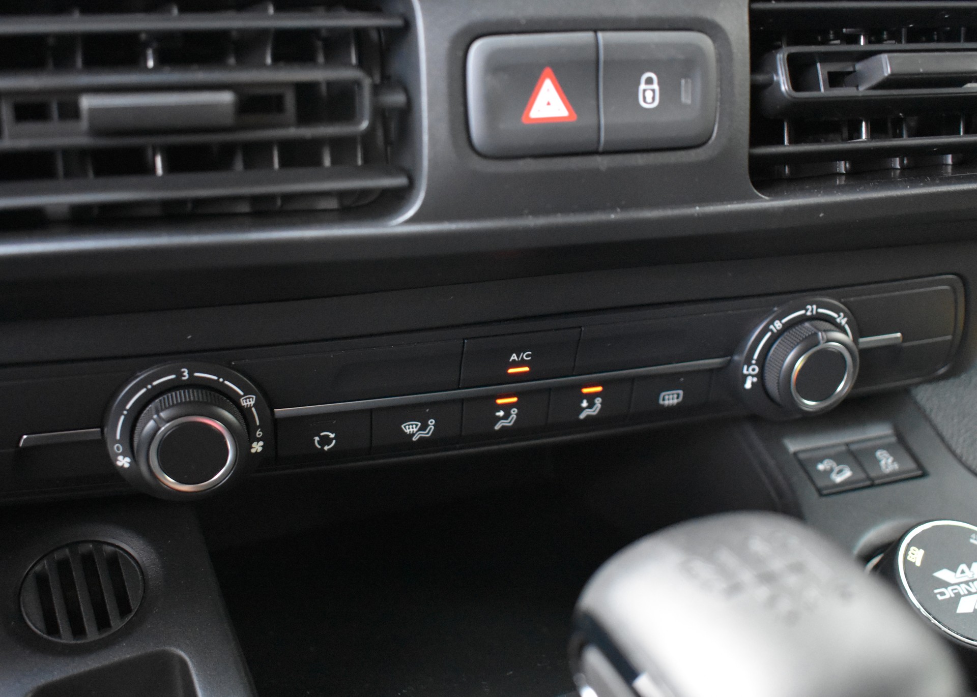 OPEL Combo Cargo 1.5 XL Enjoy s/s 4x4-image-11