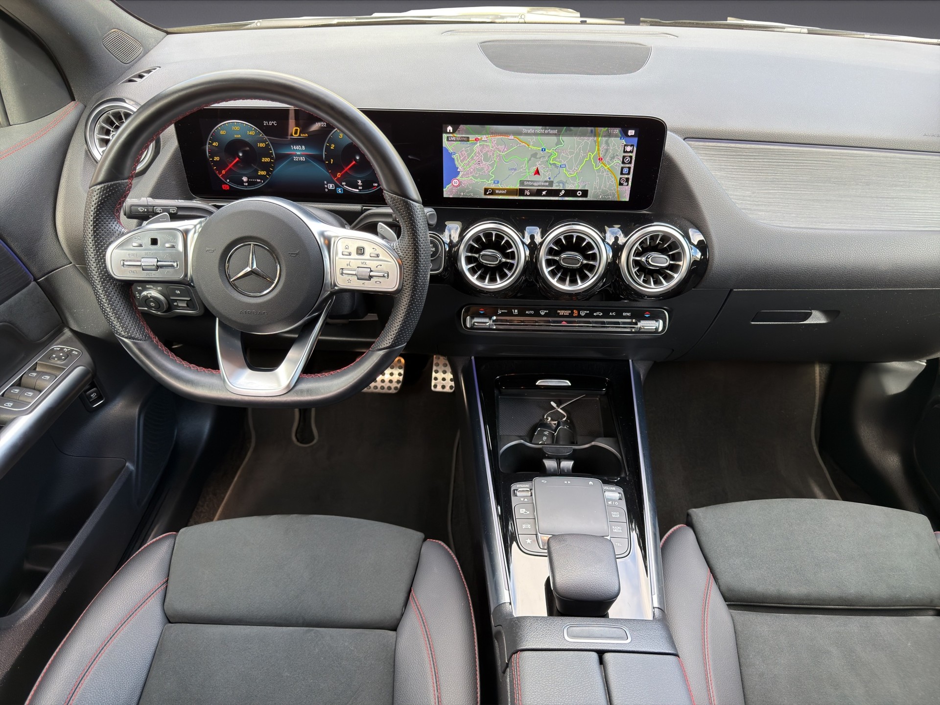 MERCEDES-BENZ GLA 200 4Matic AMG Line 8G-DCT-image-9