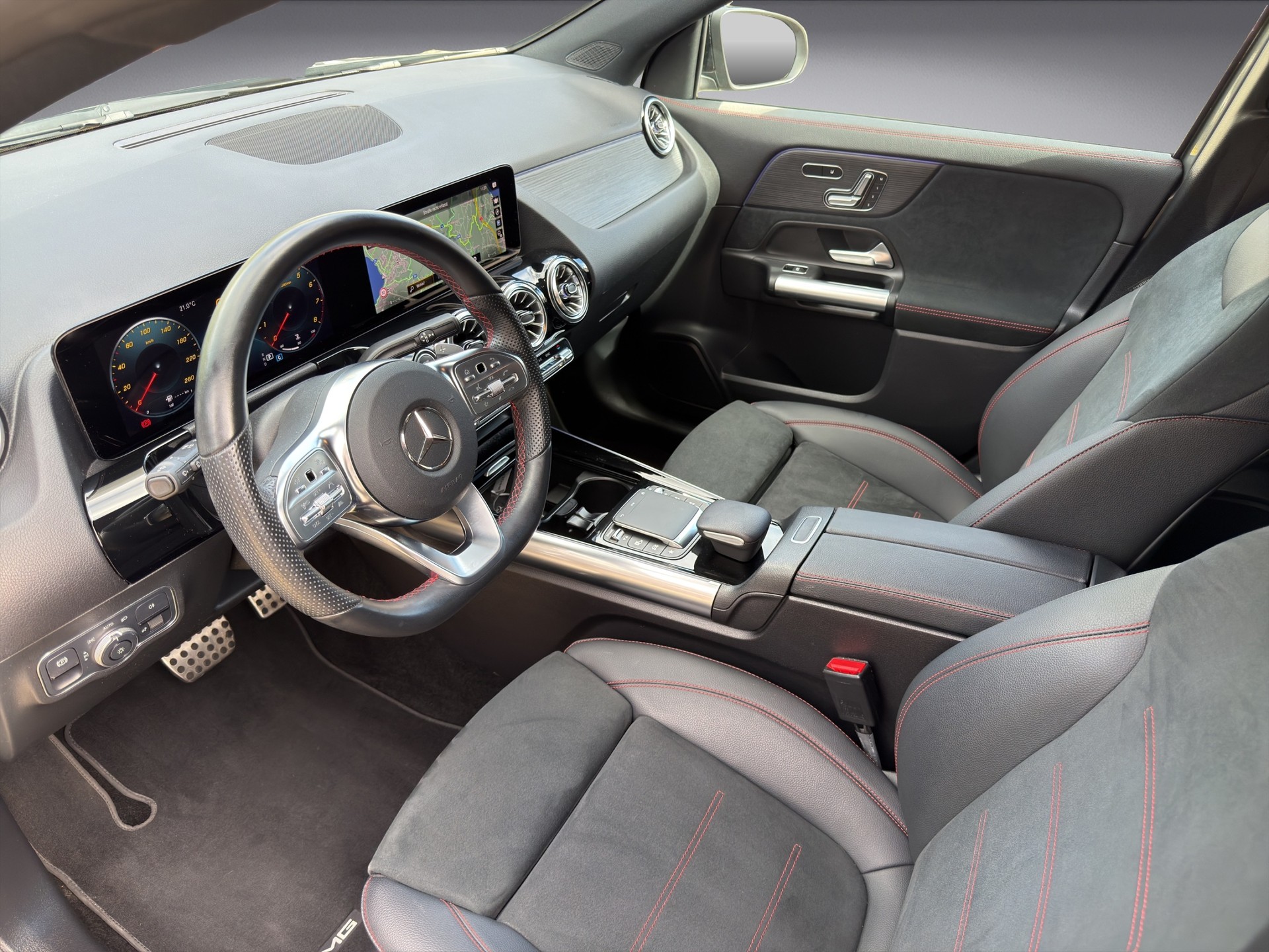 MERCEDES-BENZ GLA 200 4Matic AMG Line 8G-DCT-image-8
