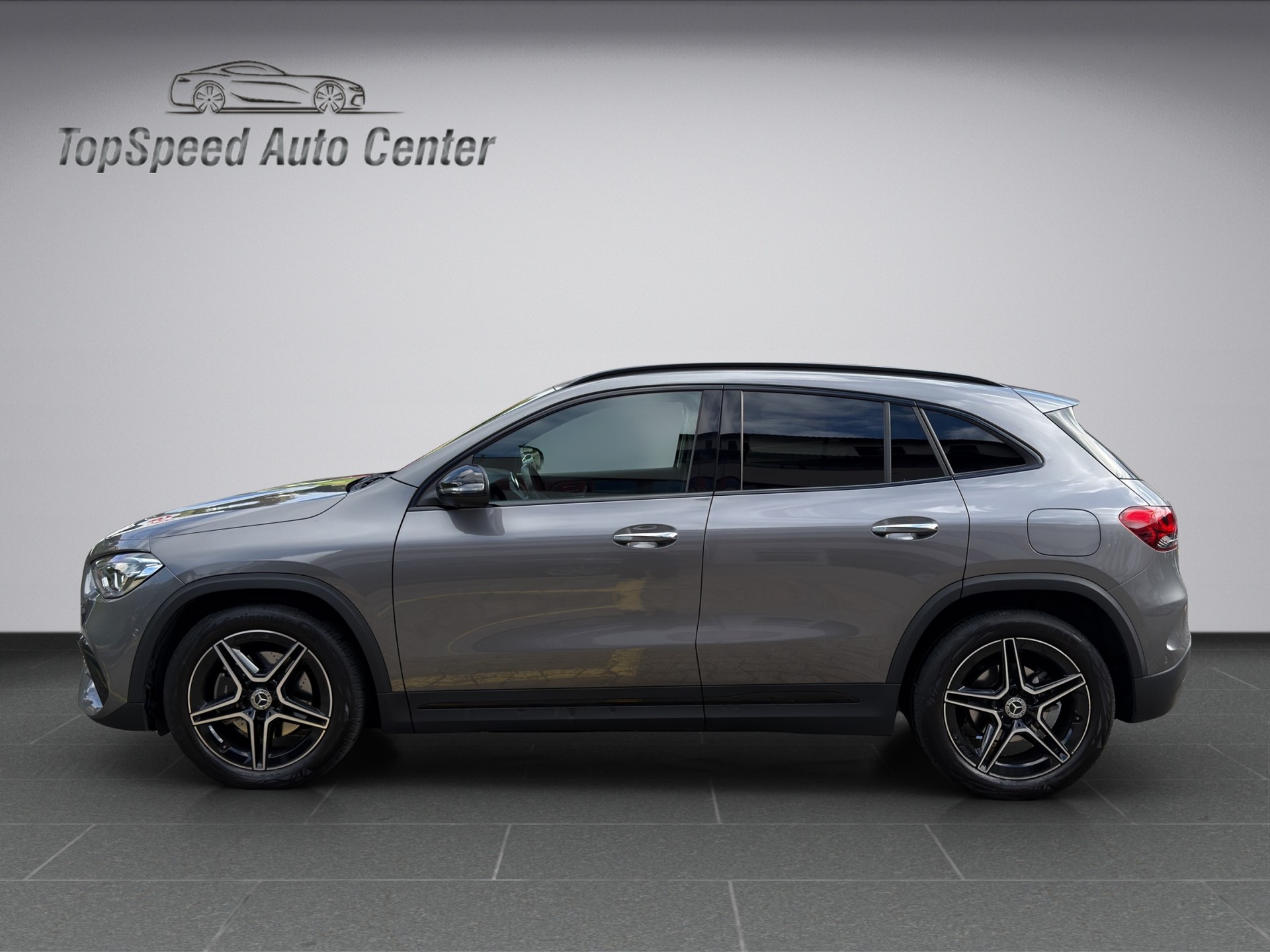 MERCEDES-BENZ GLA 200 4Matic AMG Line 8G-DCT-image-2