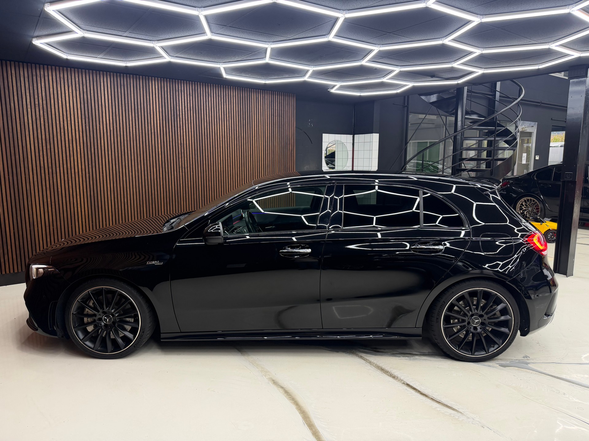 MERCEDES-BENZ A 35 AMG 4Matic Speedshift-image-8