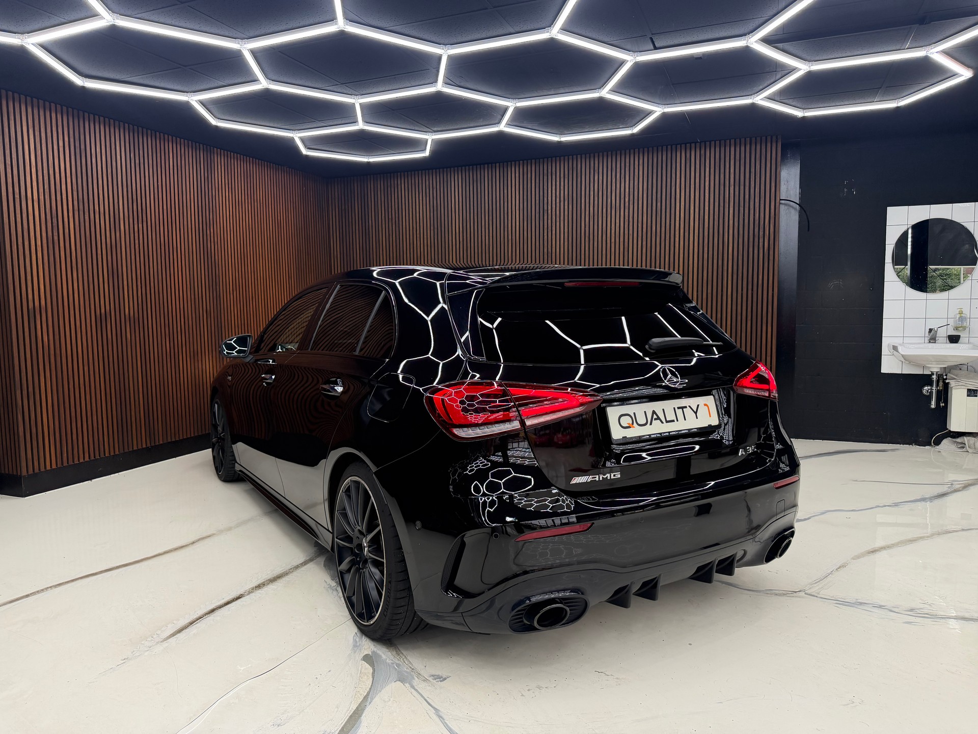 MERCEDES-BENZ A 35 AMG 4Matic Speedshift-image-7