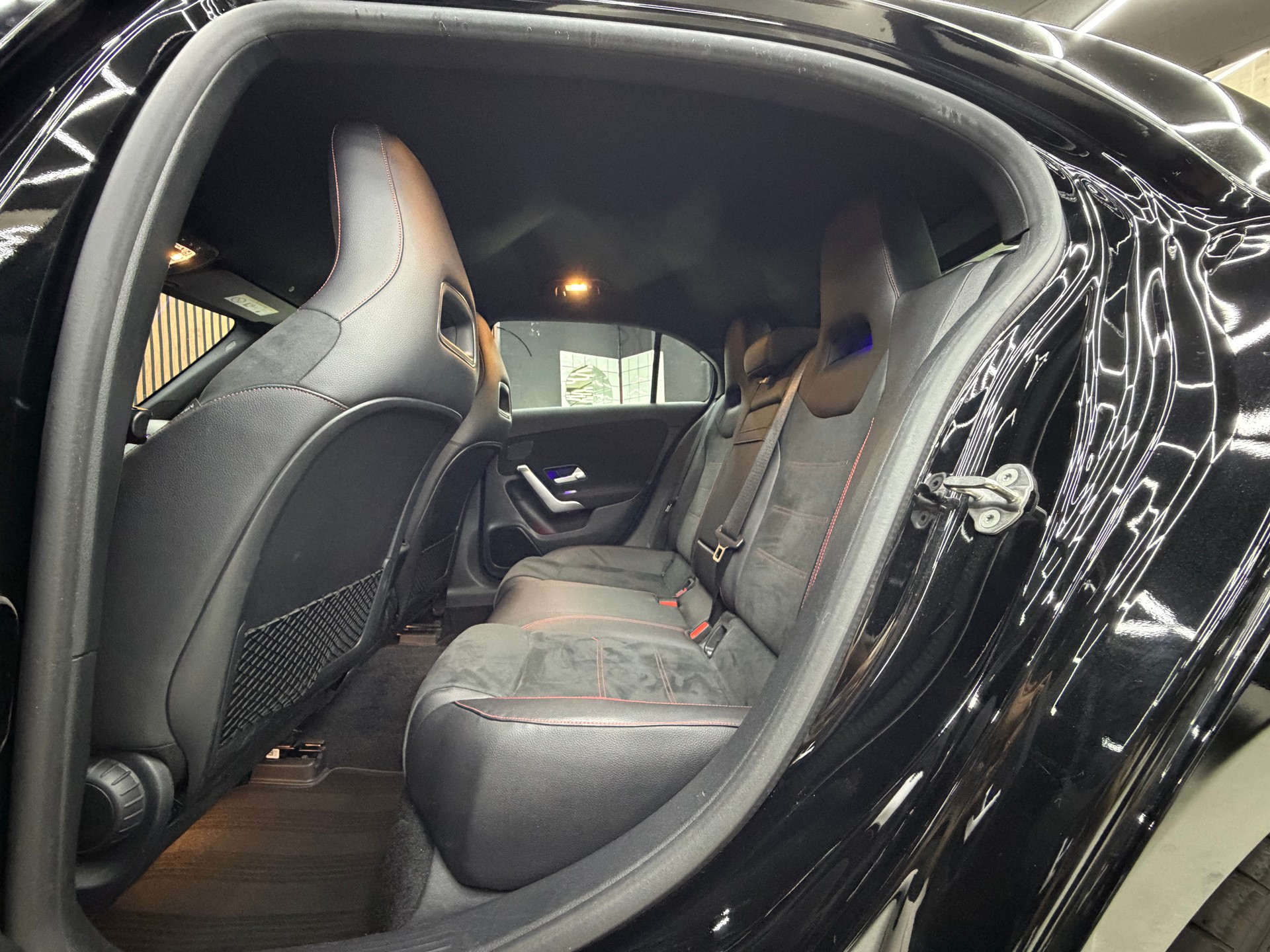 MERCEDES-BENZ A 35 AMG 4Matic Speedshift-image-13