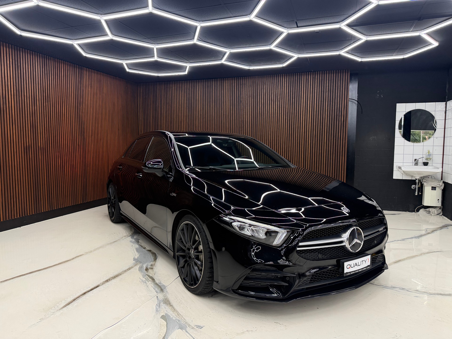 MERCEDES-BENZ A 35 AMG 4Matic Speedshift-image-2