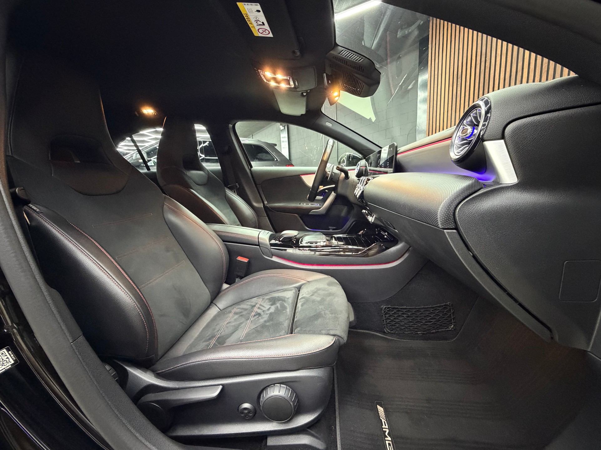 MERCEDES-BENZ A 35 AMG 4Matic Speedshift-image-10