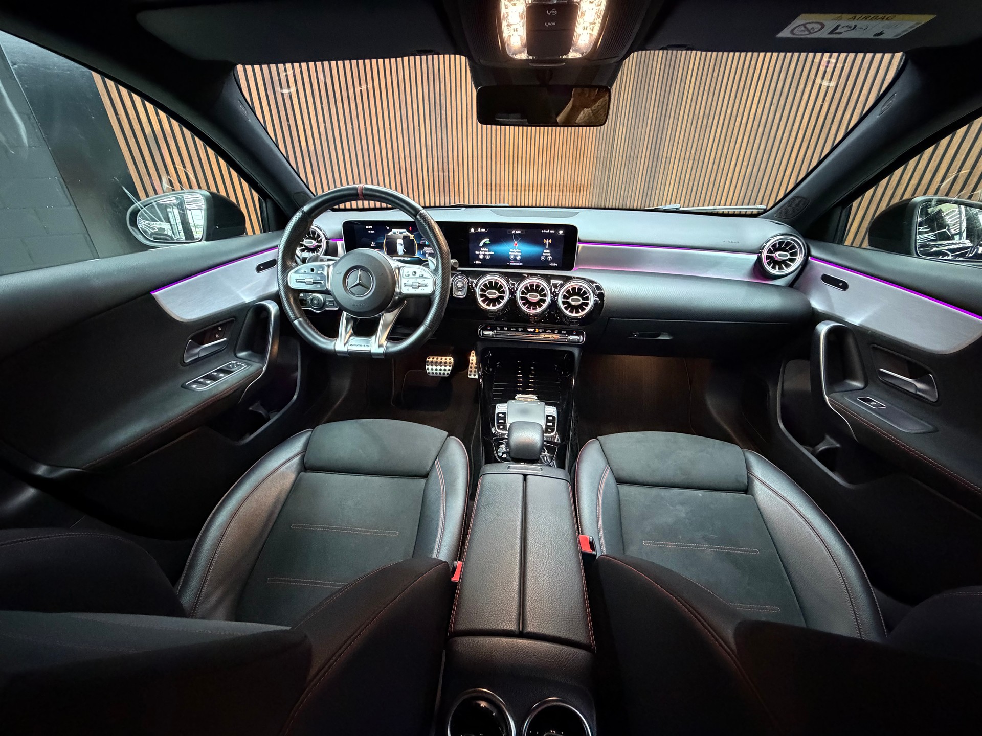 MERCEDES-BENZ A 35 AMG 4Matic Speedshift-image-11
