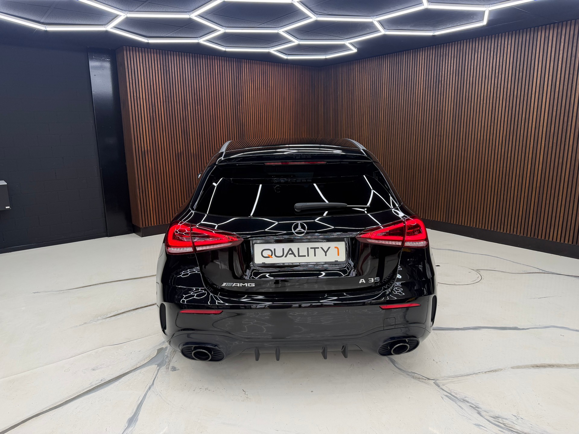 MERCEDES-BENZ A 35 AMG 4Matic Speedshift-image-6