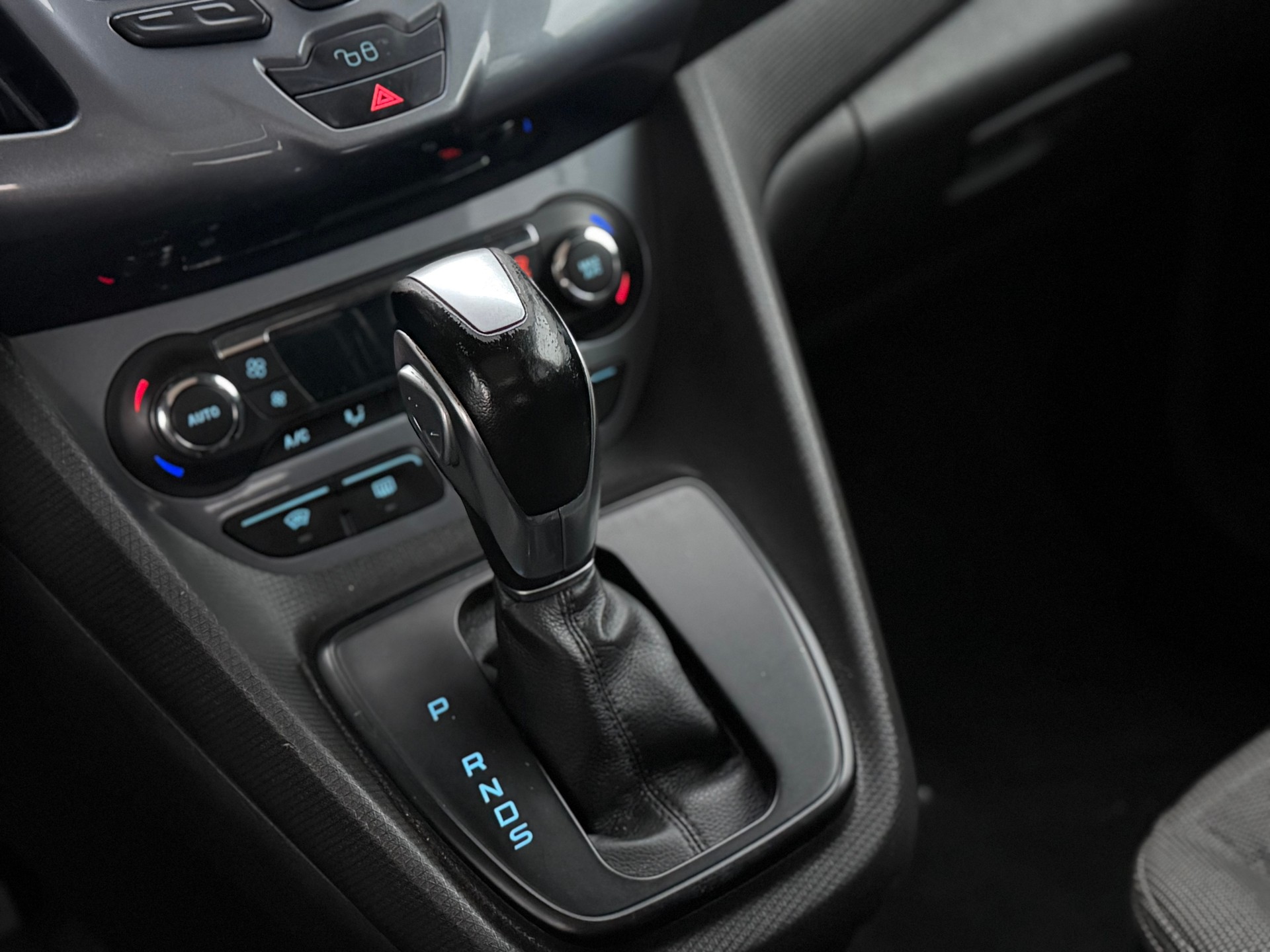 FORD Grand Tourneo Connect 1.6 SCTi Titanium Automatic-image-12