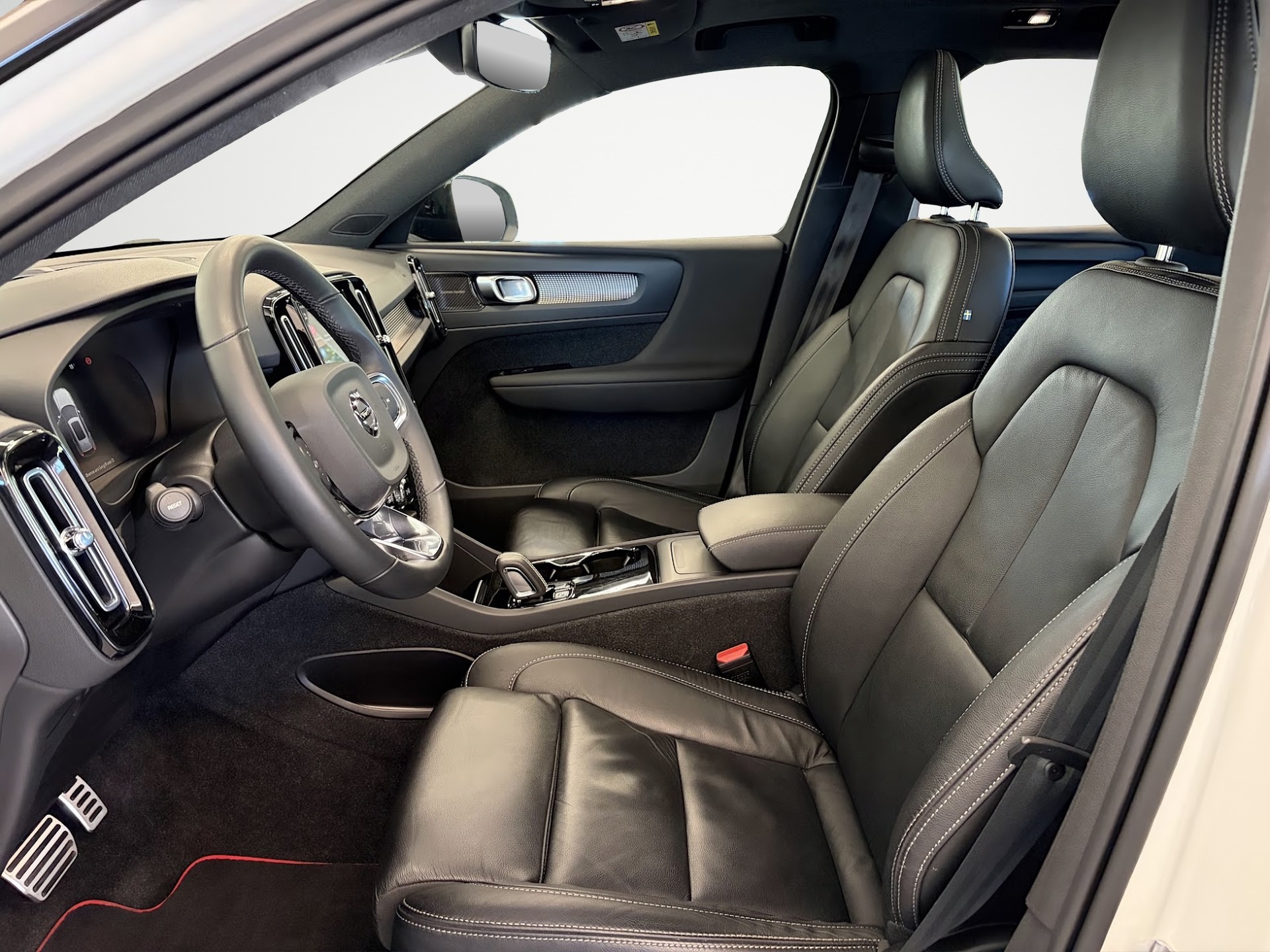 VOLVO XC40 Recharge P8 Twin AWD Pure Electric Pro-image-11