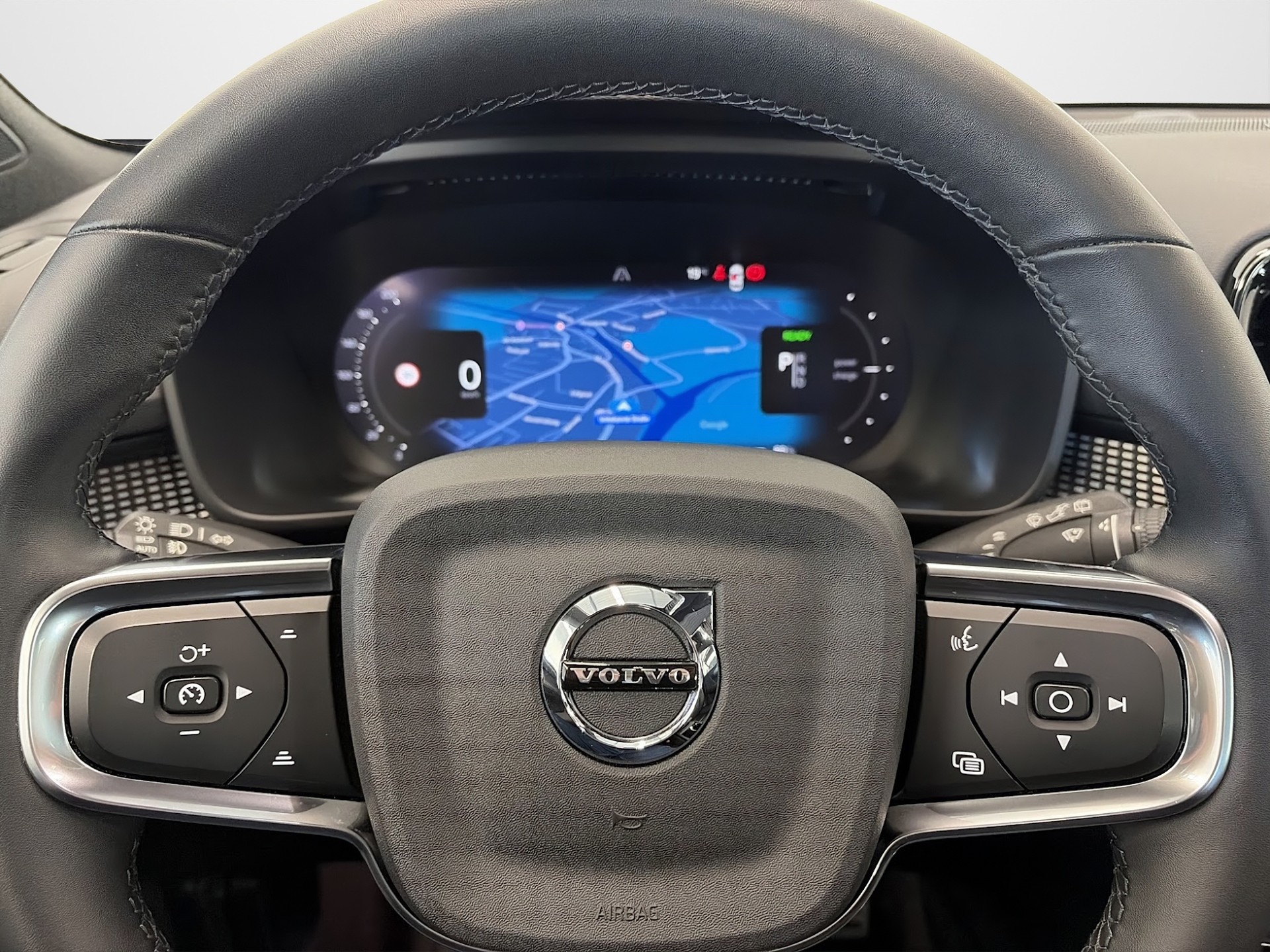 VOLVO XC40 Recharge P8 Twin AWD Pure Electric Pro-image-10