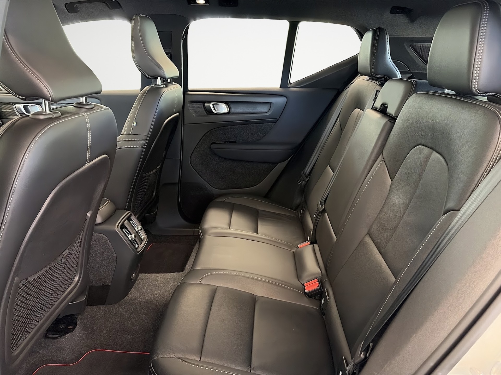 VOLVO XC40 Recharge P8 Twin AWD Pure Electric Pro-image-13