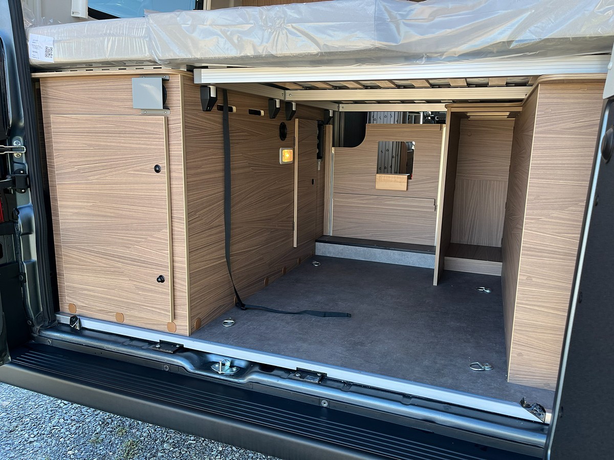PÖSSL 2WIN RS - Ready to Camp Markise+Solar+AHK+Navi+Kamera-image-17