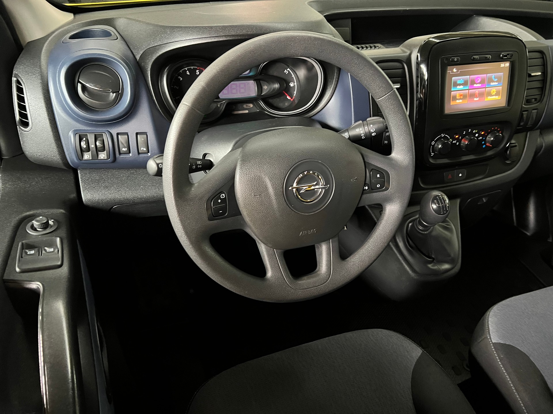 OPEL Vivaro 1.6 BiTurbo CDTI ecoFLEX 2.9t L1H1-image-2