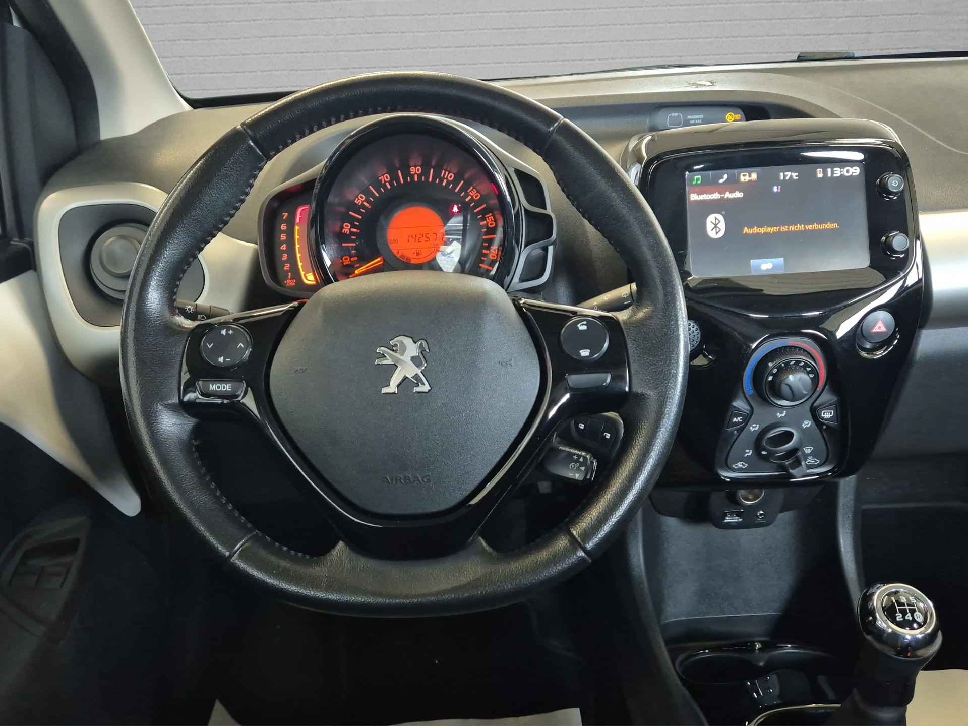PEUGEOT 108 1.2 VTi Allure-image-20