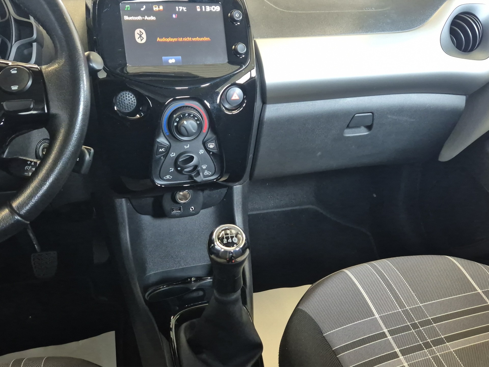PEUGEOT 108 1.2 VTi Allure-image-19